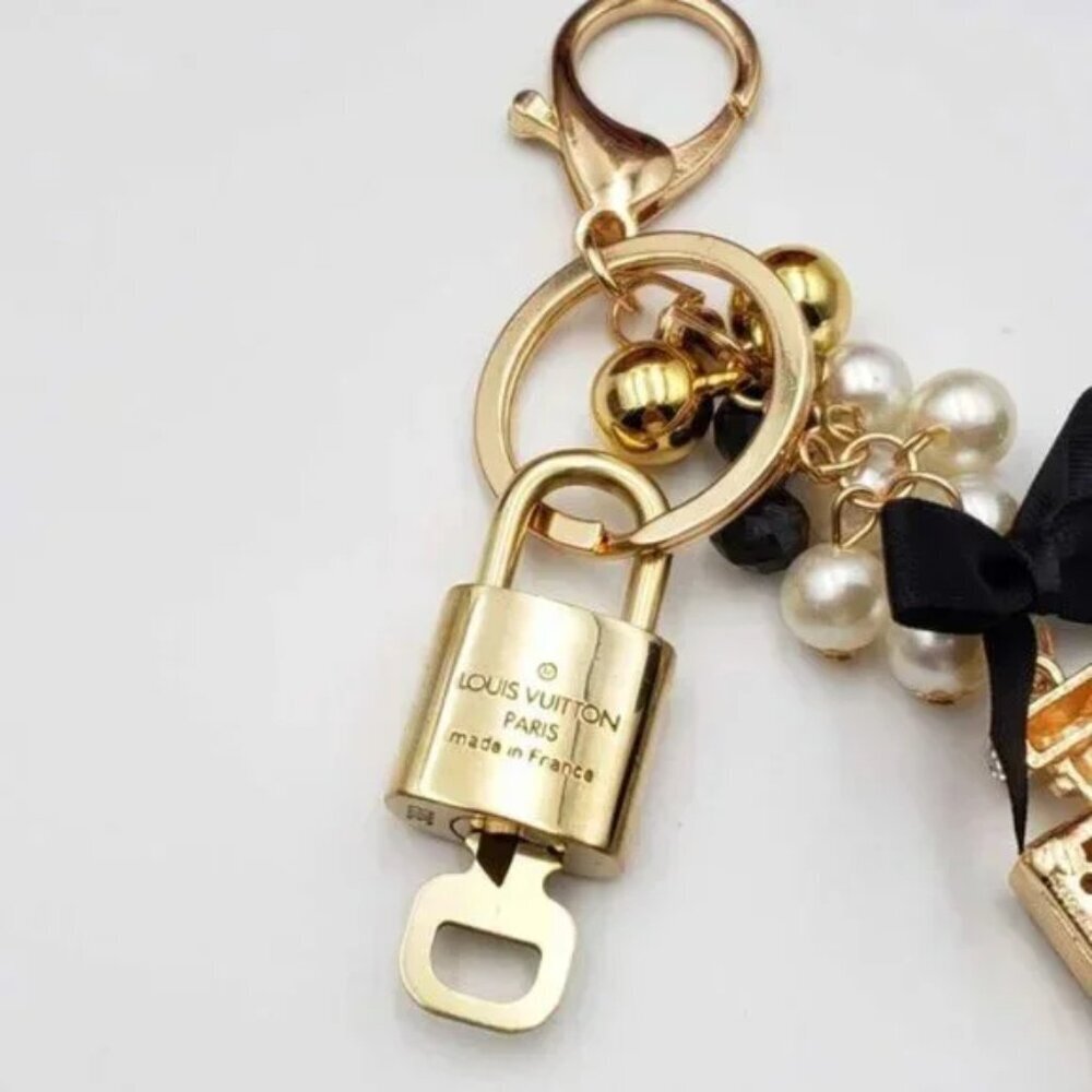 LV Authentic Gold Padlock 🔒 Key Set w/ Unbranded N5 Bottle Keychain Charm - Picture 4 of 10